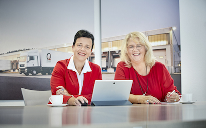Petra Welling (links) und Angelika Hinsch führen den Stückgutverbund ONLINE Systemlogistik.