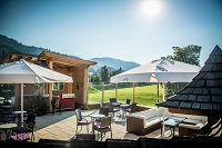 Hotelterrasse mit Sitzmöglichkeiten (c) Florian Mitterer (Vitalhotel Sonnenhof) Hotelterrasse mit Sitzmöglichkeiten (c) Florian Mitterer (Vitalhotel Sonnenhof)