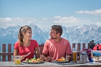 Mit dem Schmankerlpass zum kulinarischen Hochgenuss (c) Angélica Morales (TVB Silberregion Karwendel