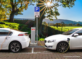 Die Klebtechnik ist ein fester Bestandteil der Automobilherstellung. Foto: Joenomias auf Pixabay