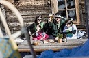 Familien beim Jausnen auf der Skihütte (c) Hansi Heckmair (Tourismusverein Ahrntal)