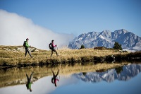 Wandern vor herrlichem Bergpanorama (c) Hansi Heckmair (Tourismusverein Ahrntal)