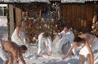 Schneeballschlacht Holzsauna (Angerhof)