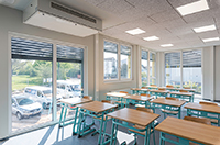 Dezentrale Lüftungsanlage in einem Klassenraum der modularen Gemeinschaftsschule in Wiesloch Dezentrale Lüftungsanlage in einem Klassenraum der modularen Gemeinschaftsschule in Wiesloch