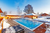 Poolanlage im Winter im Bergerbad (Ruperti Hotels)