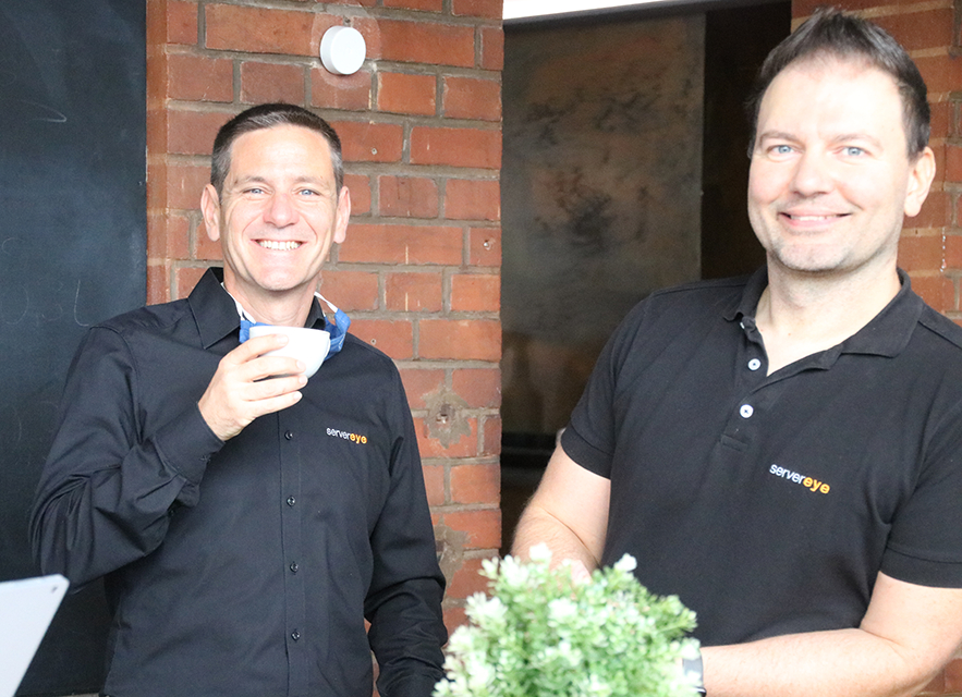 Begrüßung: Geschäftsführung Michael Krämer (rechts) und Vertriebsleiter Stefan Klüner (links) Begrüßung: Geschäftsführung Michael Krämer (rechts) und Vertriebsleiter Stefan Klüner (links)