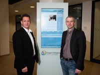 Oliver Klos (Konferenztraum GmbH) und Thorsten Junge (FILMHAUS BEWEGTBILD GMBH) präsentieren die neu Oliver Klos (Konferenztraum GmbH) und Thorsten Junge (FILMHAUS BEWEGTBILD GMBH) präsentieren die neu