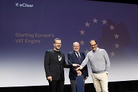 Jan Griesel, Peer Steinbrück, Roman Koidl starten die Mehrwertsteuermaschine. Jan Griesel, Peer Steinbrück, Roman Koidl starten die Mehrwertsteuermaschine.