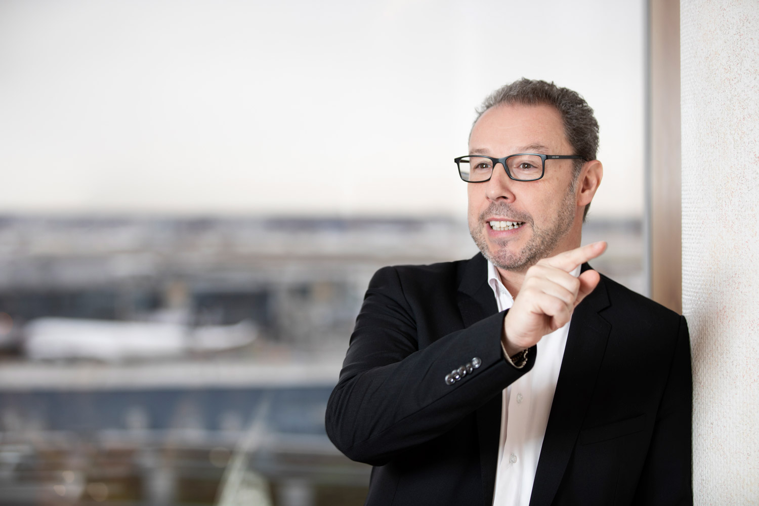Thomas Gelmi zeigt den Weg zu mehr Menschlichkeit in Führung und Zusammenarbeit Thomas Gelmi zeigt den Weg zu mehr Menschlichkeit in Führung und Zusammenarbeit