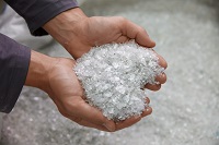 rPET Flakes, Ausgangsmaterial für klimaneutrales rPET. rPET Flakes, Ausgangsmaterial für klimaneutrales rPET.