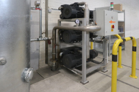 Zentrale Vakuumversorgung mit drei R5 Drehschieber-Vakuumpumpen von Busch Zentrale Vakuumversorgung mit drei R5 Drehschieber-Vakuumpumpen von Busch
