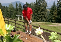 Bei der Streif-Attack wird die Originalstrecke des legendären Hahnenkammrennens zum 9-Loch- Parcours Bei der Streif-Attack wird die Originalstrecke des legendären Hahnenkammrennens zum 9-Loch- Parcours