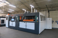 Tiefziehmaschine von Tools Factory mit automatischer Plattenzuführung Tiefziehmaschine von Tools Factory mit automatischer Plattenzuführung