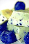 Blaubeere ist nur eine von mehr als 30 prima Sorten der Schokoriegel des shokomonks. Blaubeere ist nur eine von mehr als 30 prima Sorten der Schokoriegel des shokomonks.