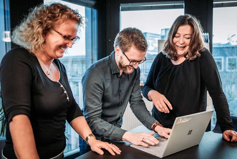 Katja von Bergen (links), Daniela Pfarr (rechts): Organisationsaufstellung & -entwicklung