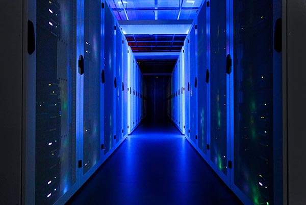 SCHÄFER IT-Systems Kaltgangeinhausung im Rechenzentrum der Creditreform (c) Schäfer Werke GmbH SCHÄFER IT-Systems Kaltgangeinhausung im Rechenzentrum der Creditreform (c) Schäfer Werke GmbH