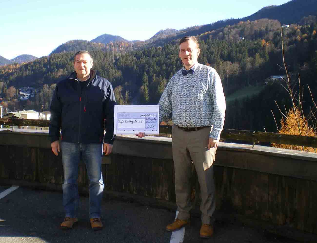 (Foto: v.l.n.r. Vorsitzender der Tafel Berchtesgaden Manfred Weber und Vorstand Armin Nowak) 