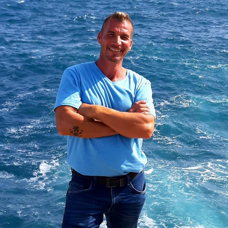 Durch eine ganzheitliche gesunde Lebensführung sieht man Gesundheitscoach Robert seine Vitalität an Durch eine ganzheitliche gesunde Lebensführung sieht man Gesundheitscoach Robert seine Vitalität an