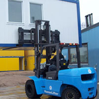 Der HanseLifter HLDS 50 im Einsatz bei SDS Containertechnik Der HanseLifter HLDS 50 im Einsatz bei SDS Containertechnik