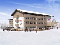 Visualisierung Hotelansicht von der Skipiste (COOEE alpin Hotel Bad Kleinkirchheim) Visualisierung Hotelansicht von der Skipiste (COOEE alpin Hotel Bad Kleinkirchheim)