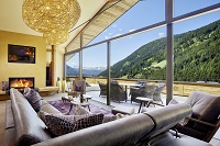 Wohnbereich im Penthouse des Chalet Salena (c) Michael Huber (Hotel Quelle Nature Spa Resort)