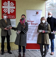 (Jocki_Foto): Dr. Elisabeth Preuss (2.v.l.) – Übergabe an den Roncallistift der Caritas Erlangen