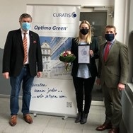 Geschäftsführer Franz Kissel und Michael Cammann überreichen Angelika Wehage Urkunde u. Blumenstrauß Geschäftsführer Franz Kissel und Michael Cammann überreichen Angelika Wehage Urkunde u. Blumenstrauß