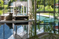 Indoorpool mit Portal zum Außenpool (c) Foto Atelier Wolkersdorfer (Das Rieser)