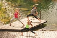 Yogaübungen am Badeteich im Sommer (c) Gerhard Wolkersdorfer Traumbild.at (Das Rieser)