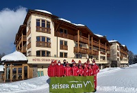 Langlaufteam aus Russland vor dem Hotel Steger-Dellai (Hotel Steger-Dellai)