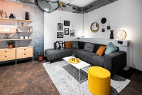 Das „Navale“ leuchtet in Hamburgs Farben