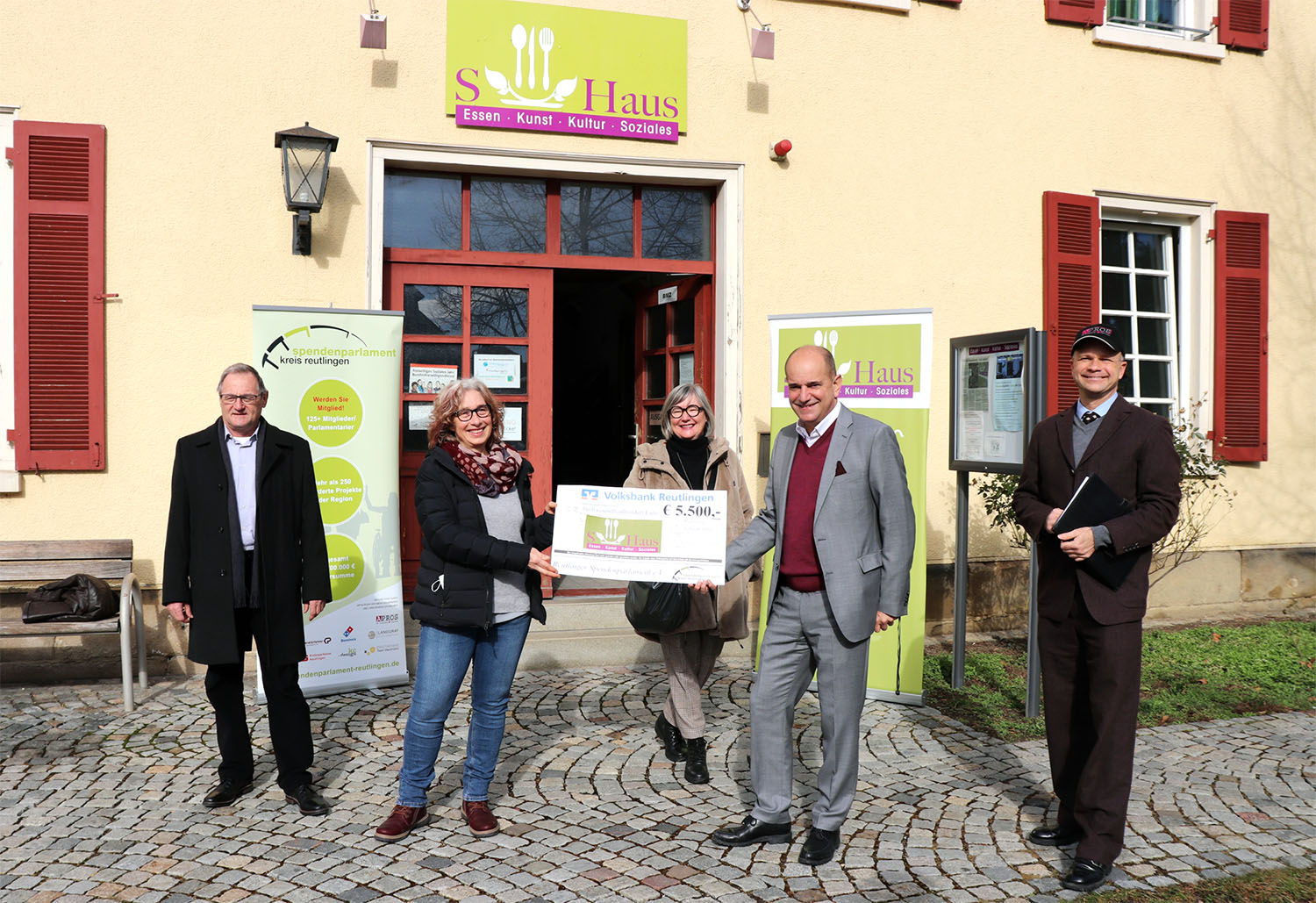 5.500 Euro Spende des Spendenparlamentes sorgt für technische Unterstützung im S-Haus Reutlingen