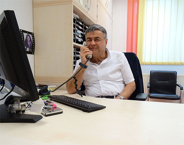 Dr. Marwan Khoury im Gespräch mit Patienten Dr. Marwan Khoury im Gespräch mit Patienten