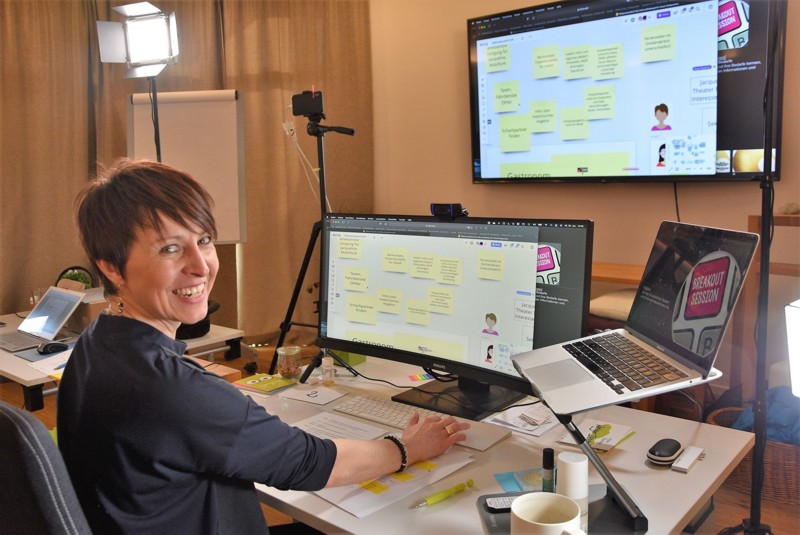 Das CoachingHAUS wurde zum Cockpit für High-tech-Online-Events. Foto Tonya Schulz Das CoachingHAUS wurde zum Cockpit für High-tech-Online-Events. Foto Tonya Schulz