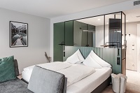 Doppelzimmer Superior Plus mit Blick auf die Traun (c) Christoph Platzer (Hotel Goldenes Schiff)