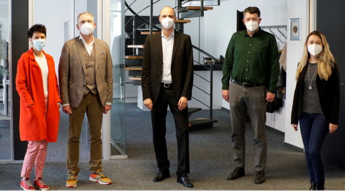 v.l.n.r. Manuela Chemnitzer, Karl-Heinz Chemnitzer, Dr. Tobias Krier, Jens Olbrich, Janine Schuff v.l.n.r. Manuela Chemnitzer, Karl-Heinz Chemnitzer, Dr. Tobias Krier, Jens Olbrich, Janine Schuff