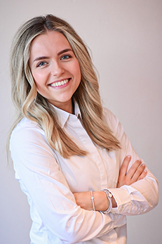 Stella Manzek, Immobilienkauffrau (IHK) bei OTTO STÖBEN Stella Manzek, Immobilienkauffrau (IHK) bei OTTO STÖBEN
