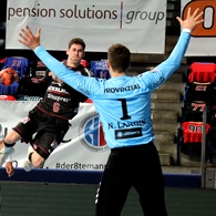 (© Jocki_Foto, Erlangen): Linksaußen Max Jaeger gegen den amtierenden Welthandballer Niklas Landin 