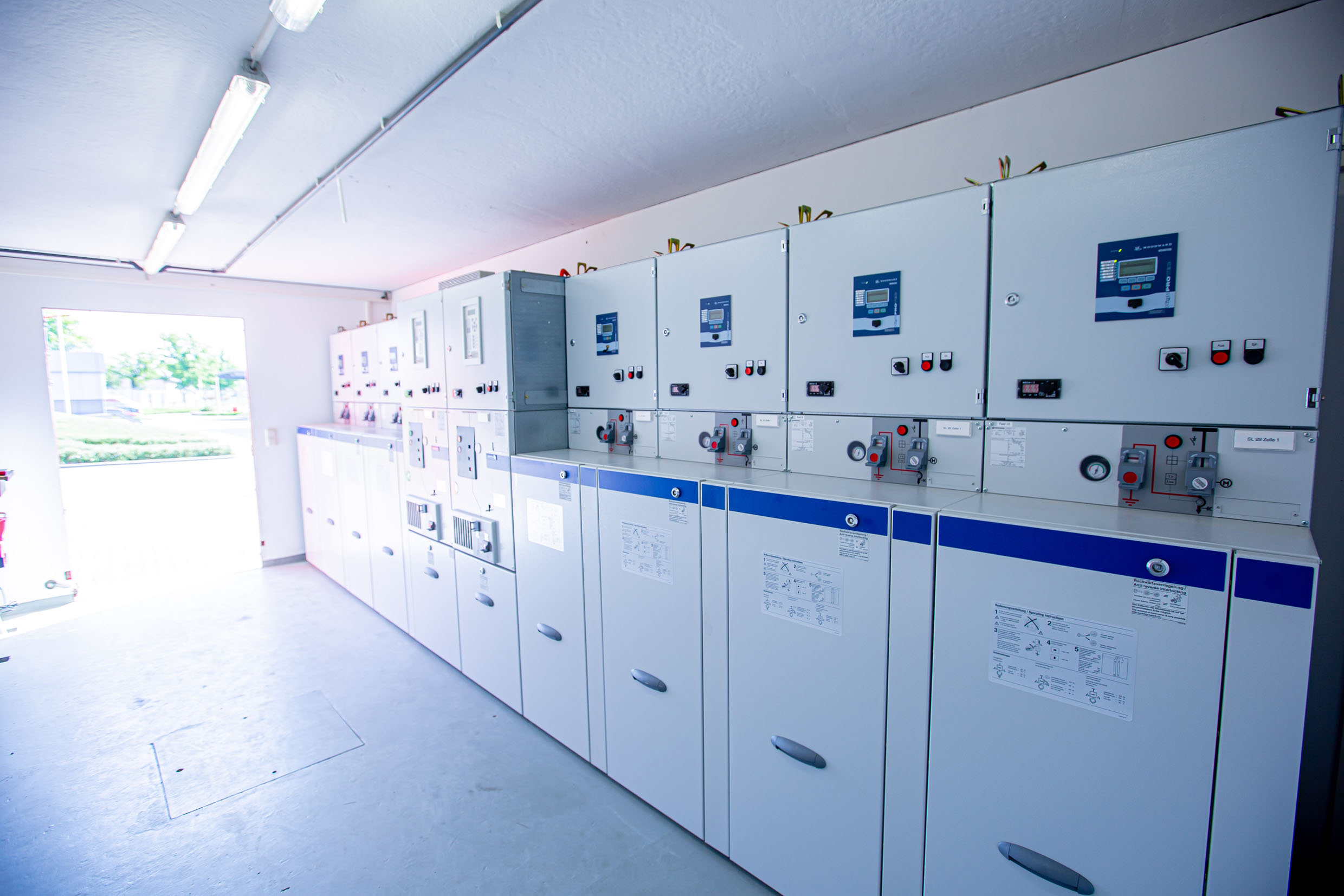 Kamen zum Einsatz: Zwei Energieverteilstationen mit Ormazabal-Schaltanlagen des Typs gae. (Bildquell Kamen zum Einsatz: Zwei Energieverteilstationen mit Ormazabal-Schaltanlagen des Typs gae. (Bildquell