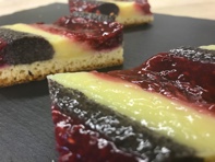 Die Schwarz-Rot-Gold-Schnitte mit Himbeer-und Mohnfüllung zur EM 2021 hält sich lange frisch. Die Schwarz-Rot-Gold-Schnitte mit Himbeer-und Mohnfüllung zur EM 2021 hält sich lange frisch.