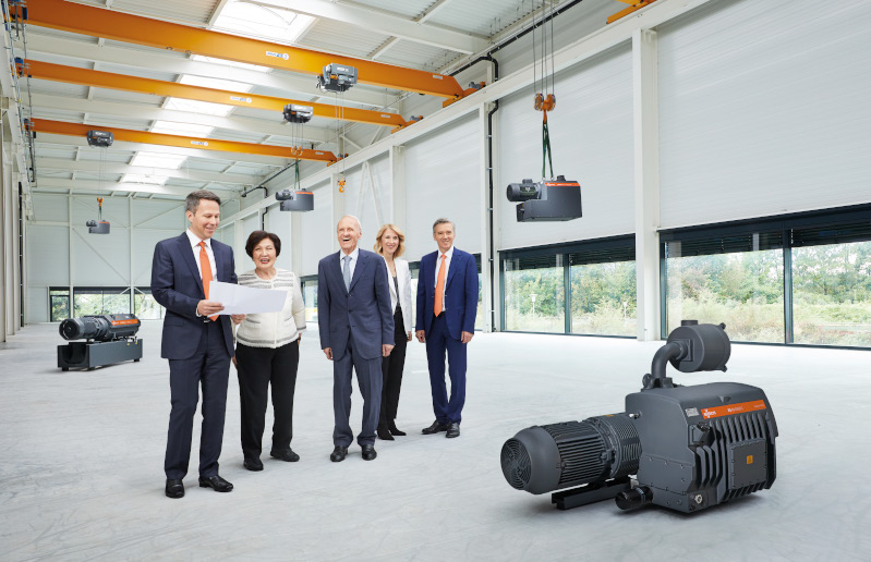 Die Leitung von Busch Vacuum Solutions liegt bis heute vollständig in den Händen der Familie Busch. Die Leitung von Busch Vacuum Solutions liegt bis heute vollständig in den Händen der Familie Busch.