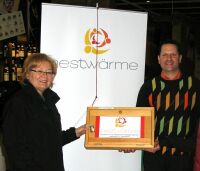 v.l.: Dagmar Munkelt (nestwärme-Team Saarbrücken), Dirk Mast (Getränkehandel Armbrust) v.l.: Dagmar Munkelt (nestwärme-Team Saarbrücken), Dirk Mast (Getränkehandel Armbrust)