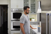 Auch im Smarthome haben Bewohner die Wahl bei Bedienung und Steuerung. (Foto: licht.de/Signify)