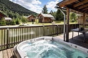 Panoramaterrasse mit Jacuzzi im Almdorf Stadl (Alps Residence)