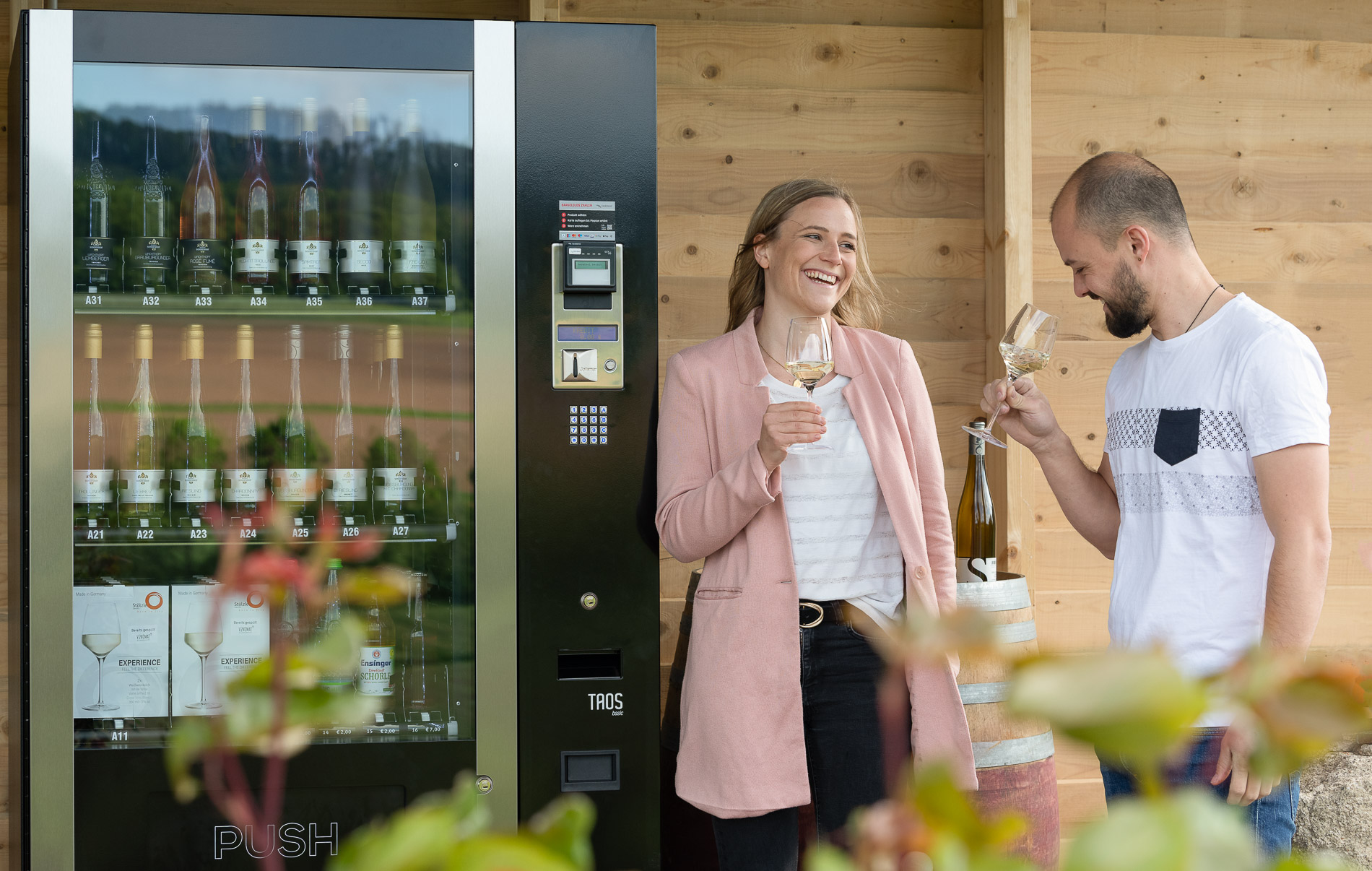 Weinautomat des Weingut Sonnenhof in Vaihingen-Gündelbach sorgt 24/7 für Genuss (Bildquelle: Bettina