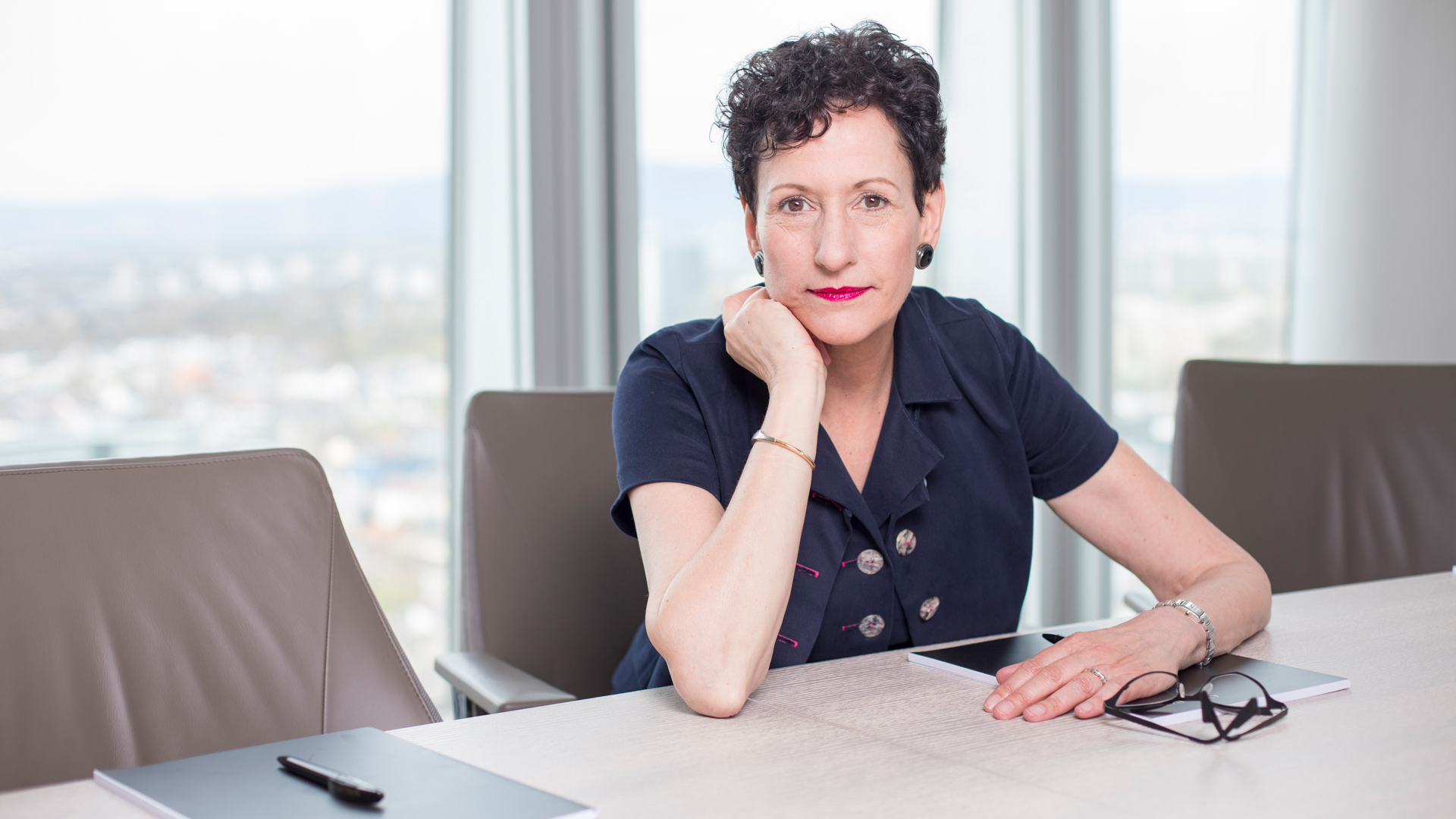 Carmen Abrahamüber aktuelle und zukünftige Führungsherausforderungen Carmen Abrahamüber aktuelle und zukünftige Führungsherausforderungen