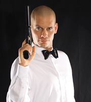So stilvoll wie James Bond - mit einer maßgeschneiderten Schleife von AlBERT KREUZ So stilvoll wie James Bond - mit einer maßgeschneiderten Schleife von AlBERT KREUZ