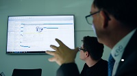 Alles im Blick: Die digitale Produktionsüberwachung informiert aktuell über den Auftragfortschritt Alles im Blick: Die digitale Produktionsüberwachung informiert aktuell über den Auftragfortschritt