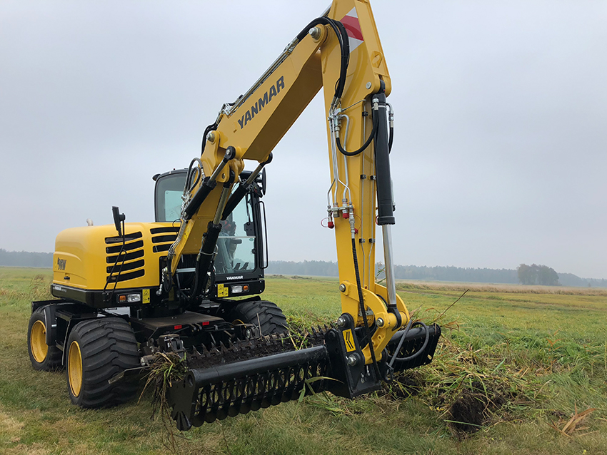 Yanmar B95W bei der Landschaftspflege im Rospuda-Tal.