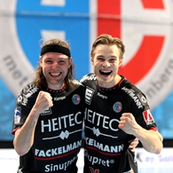(© Jocki_Foto, Erlangen) - HC Erlangen: Die beiden „Aussen“ Johannes Selin und Christopher Bissel 